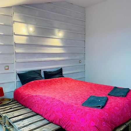 Chambre D'Hotes Dans Les Champs Jeux-Les-Bard Exterior foto